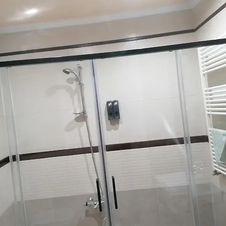 La Casa De Abajo